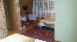 Гостиница Пятница Байкальск Двухместный номер с 2 отдельными кроватями и общей ванной комнатой-2