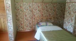 Гостиница Пятница Байкальск Двухместный номер с 2 отдельными кроватями и общей ванной комнатой-1