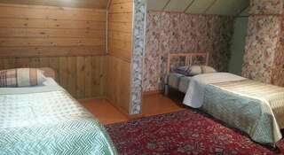 Гостиница Пятница Байкальск Двухместный номер с 2 отдельными кроватями и общей ванной комнатой-5